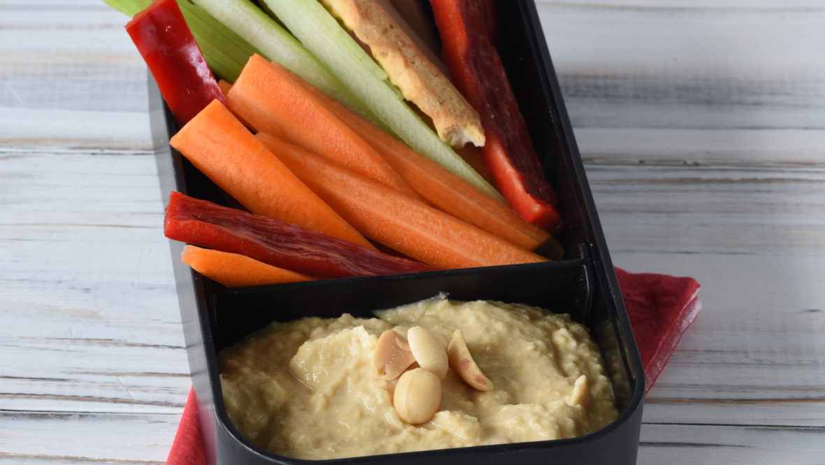 Erdnuss-Hummus mit Gemüsesticks — Inga Pfannebecker