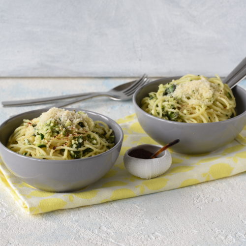 Blitz-Pasta mit Zucchini-Minze-Salsa